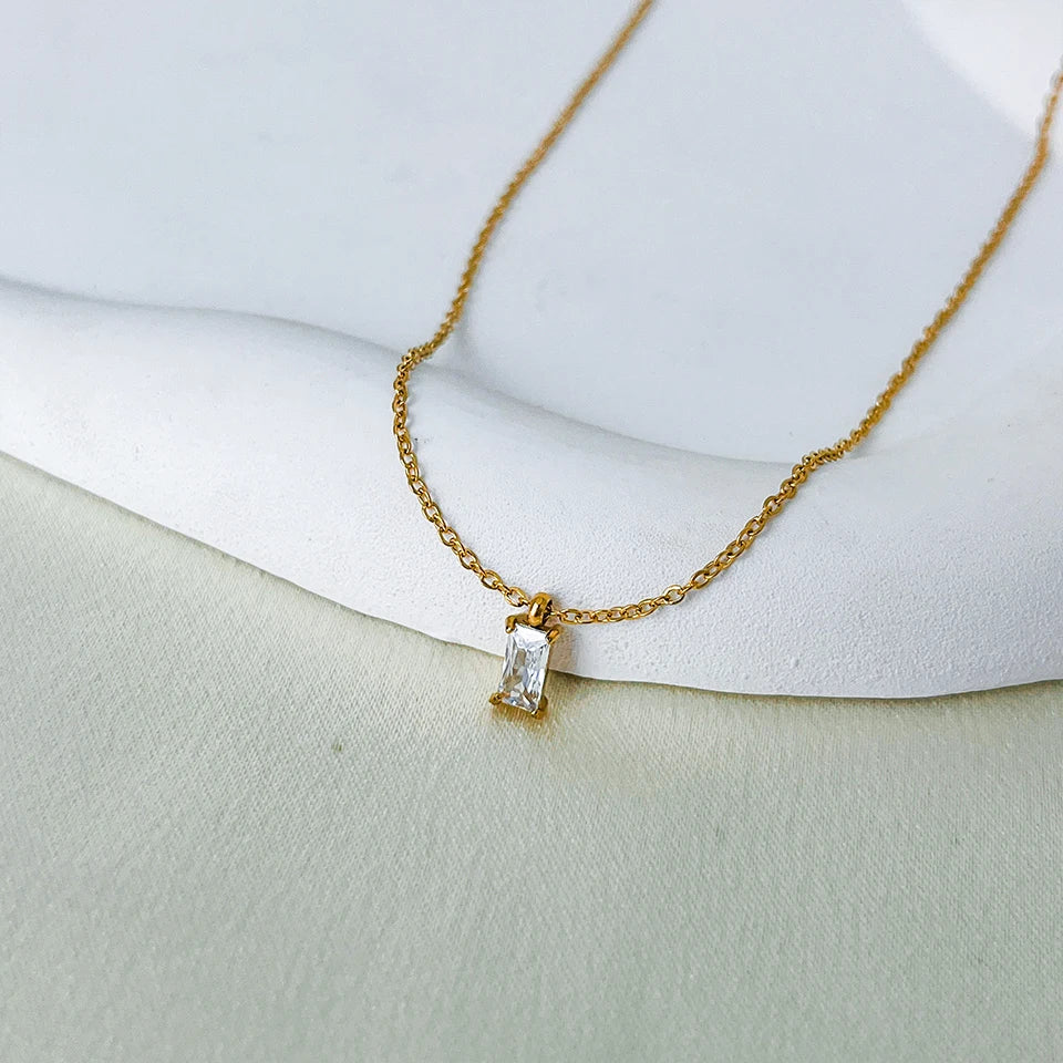 Clear Stone Pendant Necklace