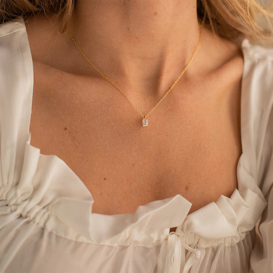 Clear Stone Pendant Necklace