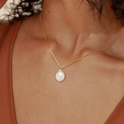 The Seraphine Pearl Pendant Necklace