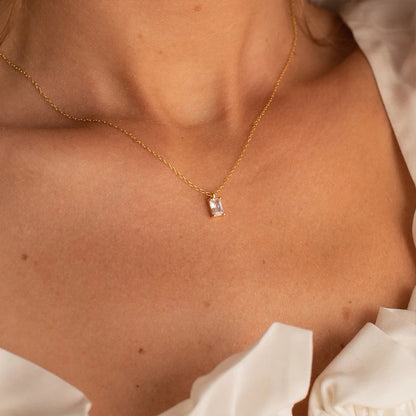Clear Stone Pendant Necklace
