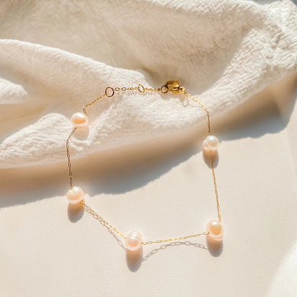 The Amélie Blush Pearl Bracelet