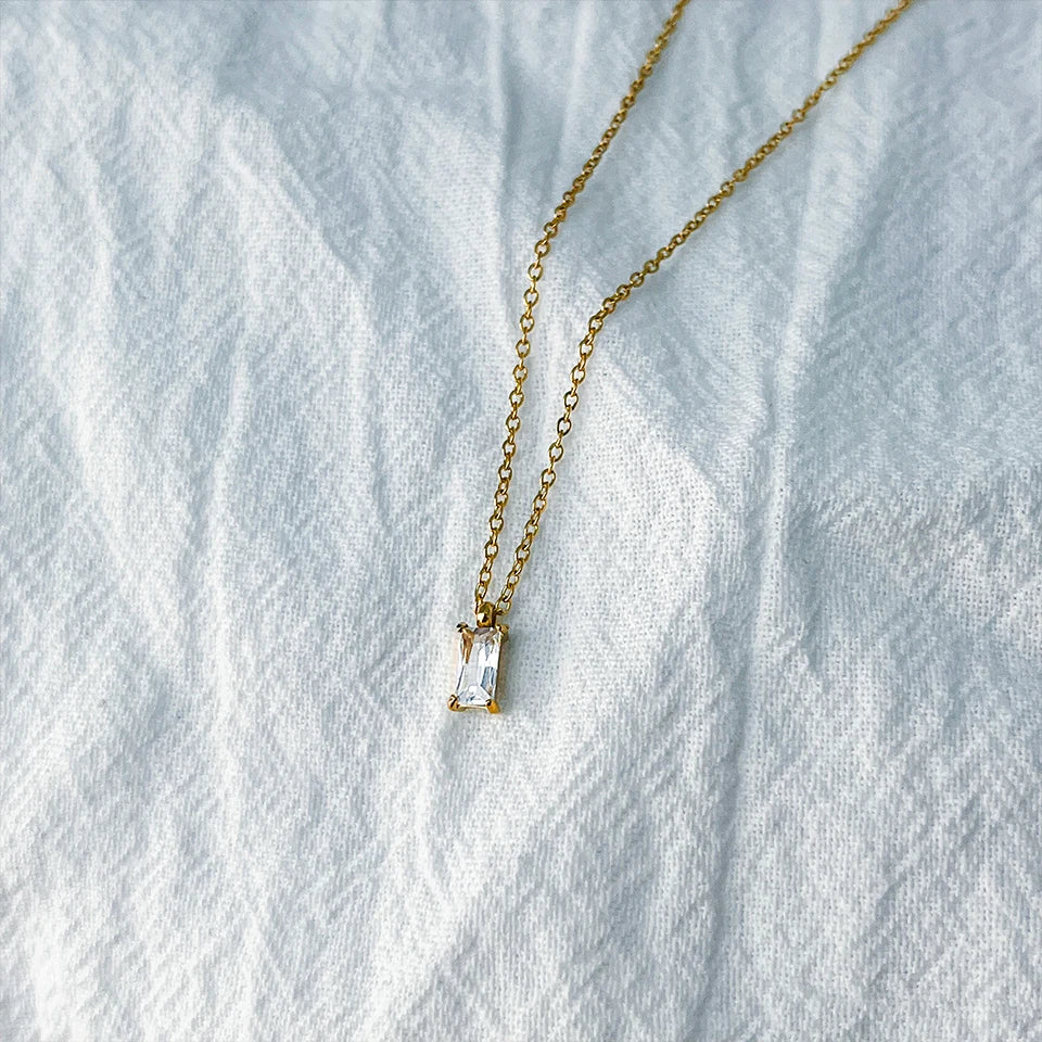 Clear Stone Pendant Necklace