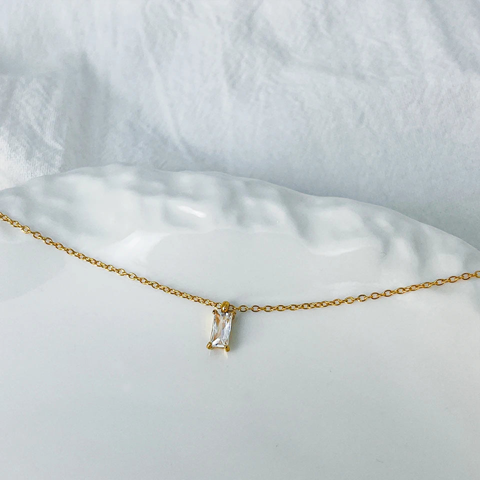 Clear Stone Pendant Necklace